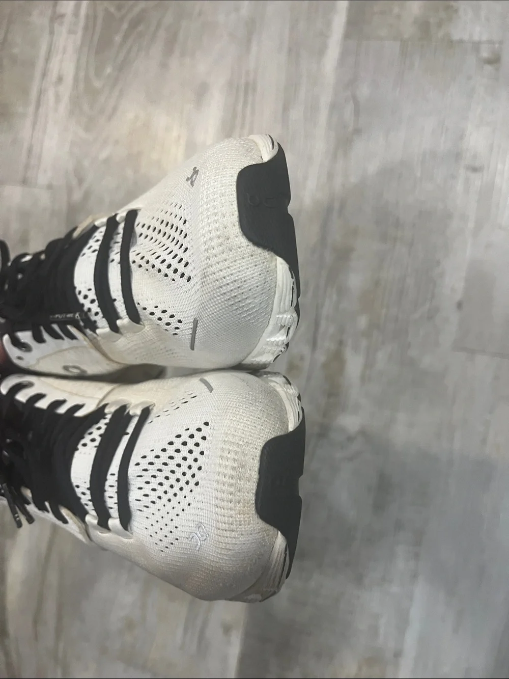 On Running shoes running 6.5 Women’s White and Black Cloud-Style Athletic Shoes